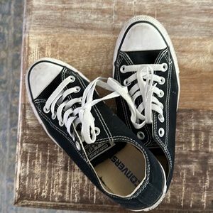 Converse Chuck Taylor size 6 men, 8 women
